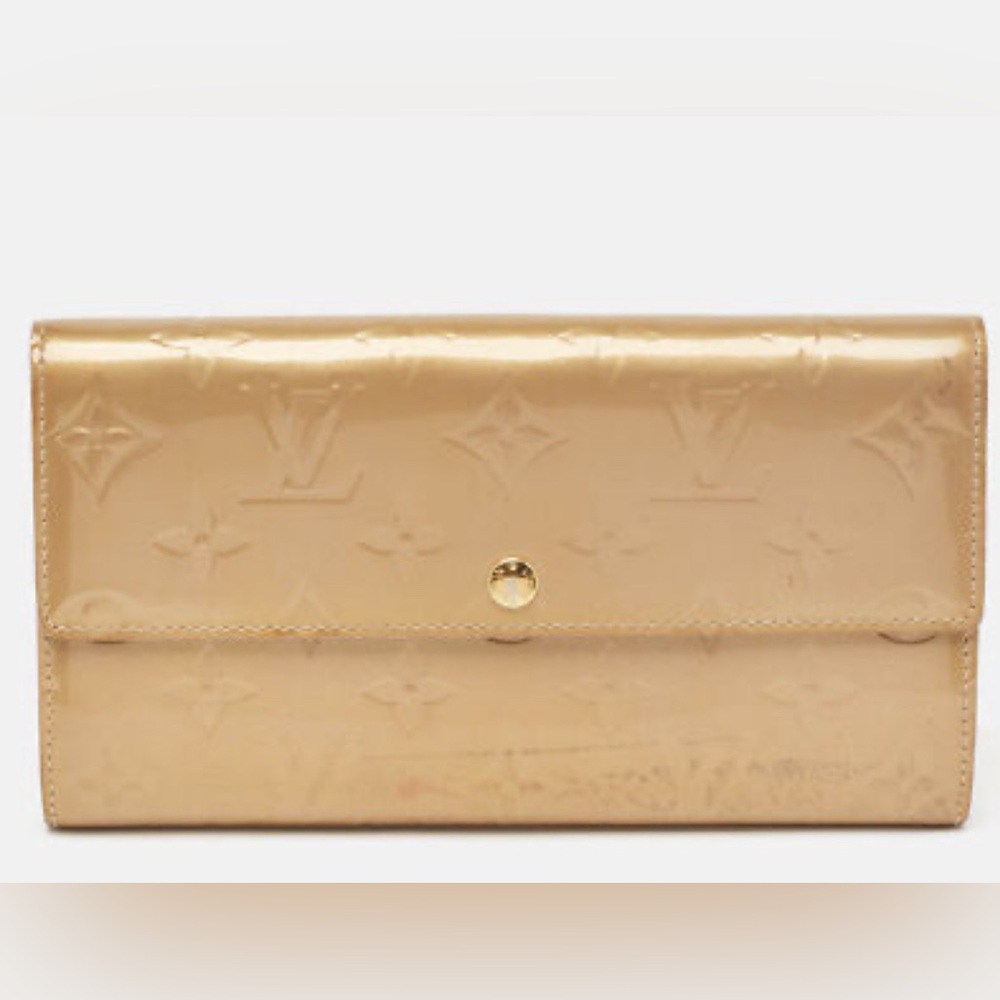 Authentic Louis Vuitton Beige Poudre Monogram Vernis Sarah Wallet